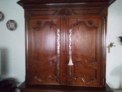 Louis 15 style Franse deux-corps buffetkast in carved oak, France 1800