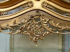 Louis 15 style Gilded displaycabinet in gilded wood, France 1900