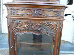 Louis 15 style Highly carved Liége discplay cabinet vitrine in oak, Belgium 1880