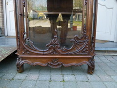 Louis 15 style Highly carved Liége discplay cabinet vitrine in oak, Belgium 1880