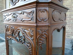 Louis 15 style Highly carved Liége discplay cabinet vitrine in oak, Belgium 1880