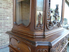 Louis 15 style Highly carved Liége discplay cabinet vitrine in oak, Belgium 1880