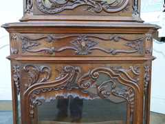 Louis 15 style Highly carved Liége discplay cabinet vitrine in oak, Belgium 1880