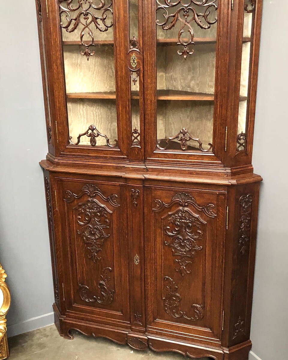 Louis 15 Liege Corner cabinet