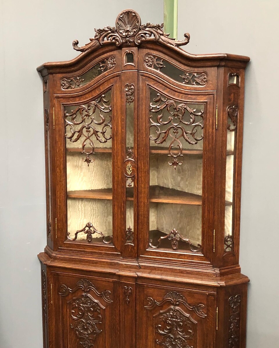 Louis 15 Liege Corner cabinet