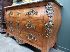 Louis 15 style Napoleon III chest of drawwers in rosewood and gilded bronzes, France 1880