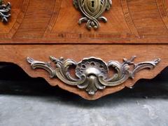 Louis 15 style Napoleon III chest of drawwers in rosewood and gilded bronzes, France 1880