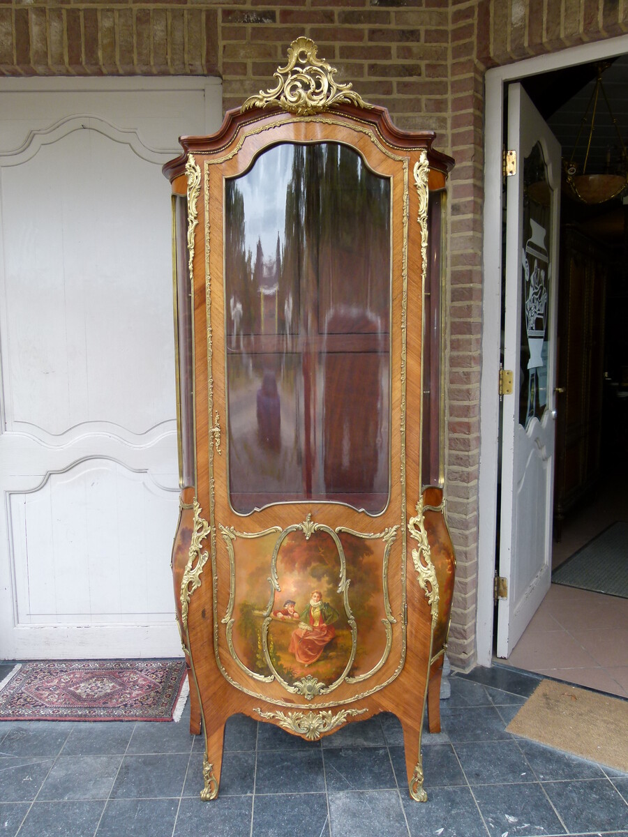 Louis 15 Napoleon III Display cabinet with curved glass and vernis-matin