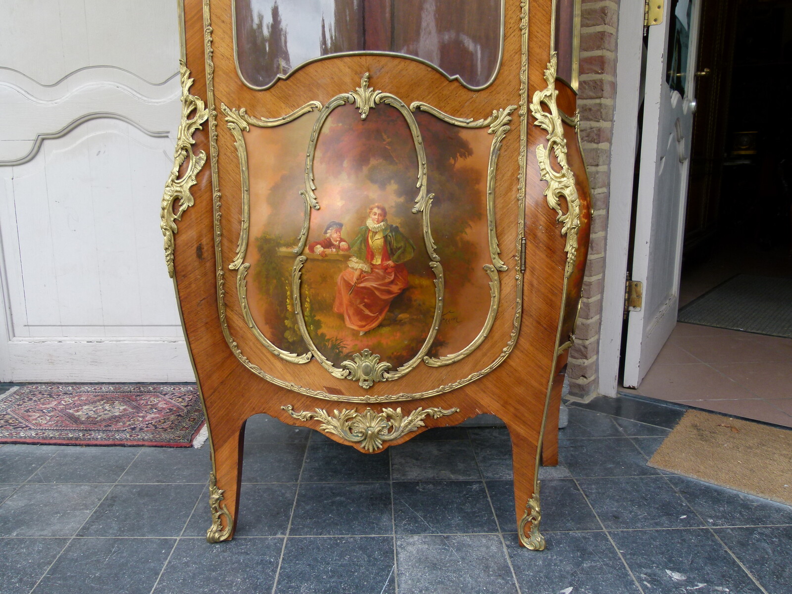 Louis 15 Napoleon III Display cabinet with curved glass and vernis-matin