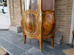 Louis 15 Napoleon III style Display cabinet with curved glass and vernis-matin in rose wood and gilt bronze, France 1880