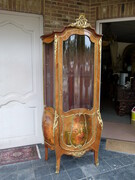 Louis 15 Napoleon III style Display cabinet with curved glass and vernis-matin in rose wood and gilt bronze, France 1880