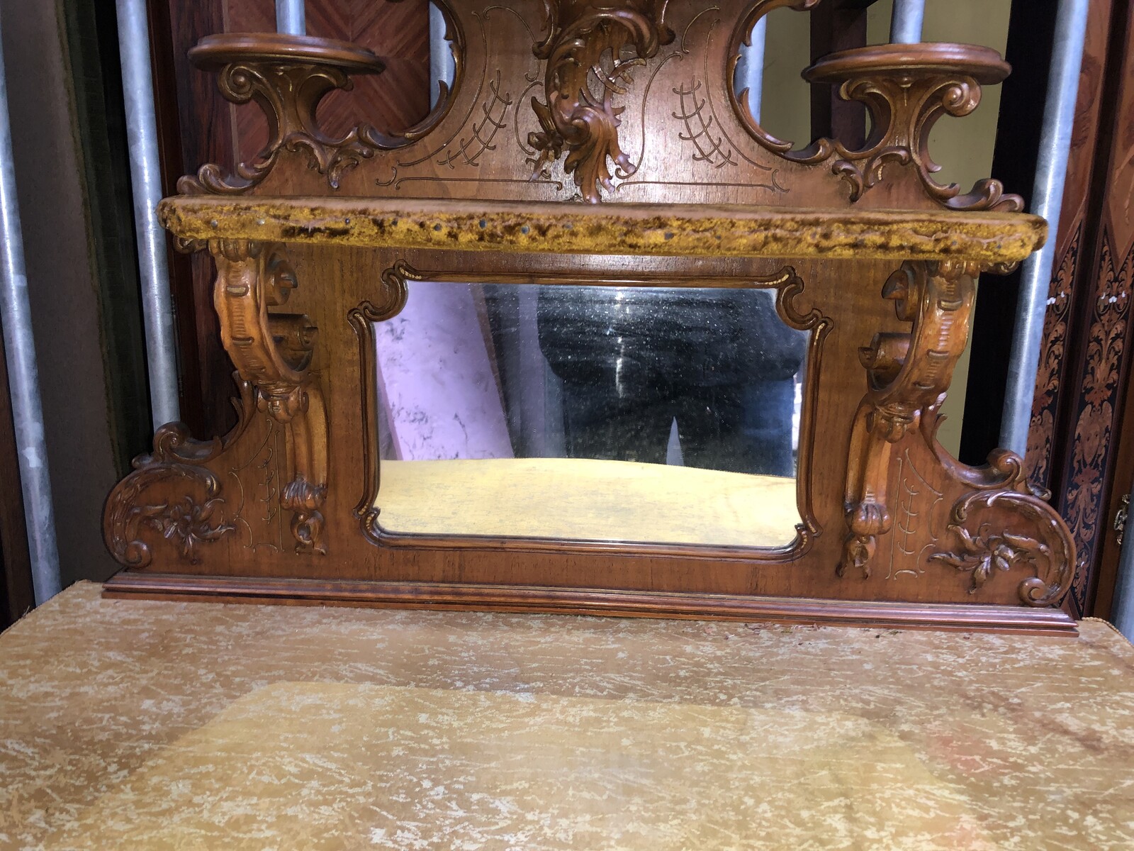 Louis 15 Nice carved display cabinet