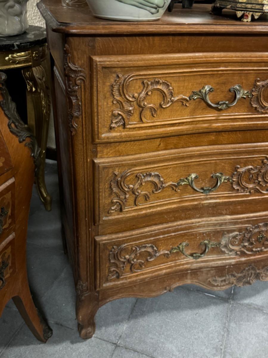 Louis 15 style chest of drawers in oak