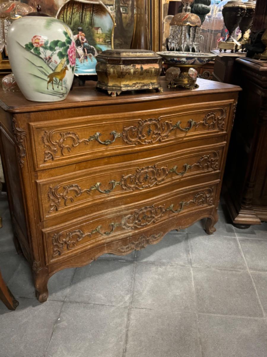 Louis 15 style chest of drawers in oak