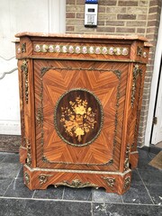 Louis 16 style Cabinet with marquetry and porcelain plates, Italie 1960