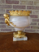 Louis 16 style Centerpiece with cherub in gilded bronze and agate/onyx, France 1870