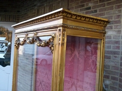 Louis 16 style Display cabinet/ vitrine in gilded wood, Italy 1890