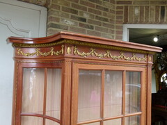 Louis 16 style Display cabinet with curved glass and gilded bronzes, France 1900