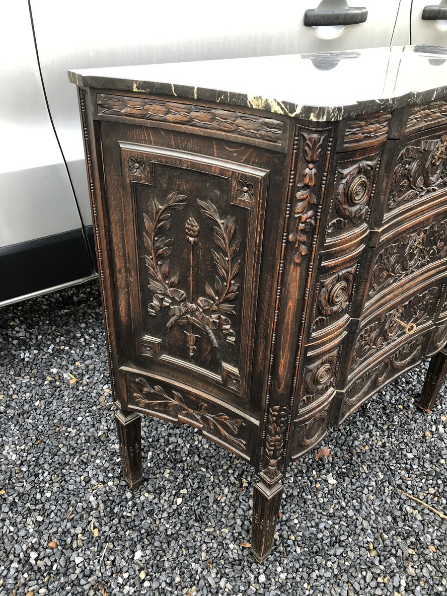 Louis 16 Nice carved chest of drawers