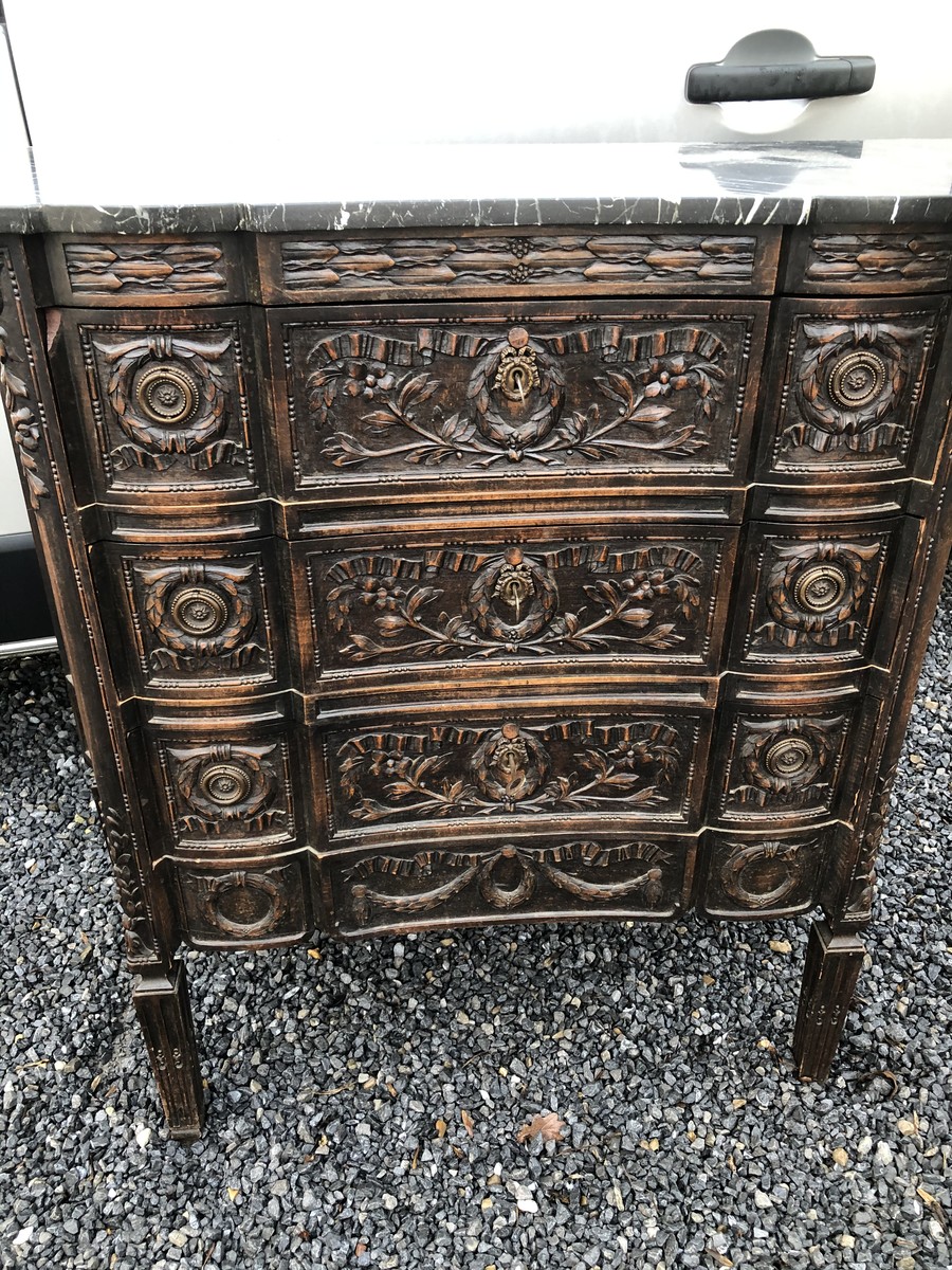 Louis 16 Nice carved chest of drawers