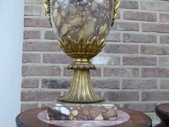 Louis 16 style Pair urns in marble and gilded bronze, France 1880