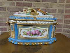 Louis 16 style Box in porcelain, France 1900