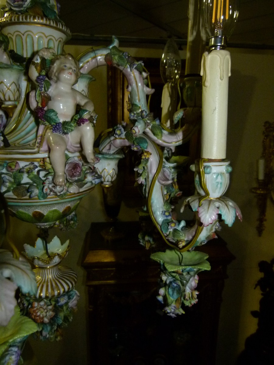 Meissen porcelain lamp with putti,s and flowers