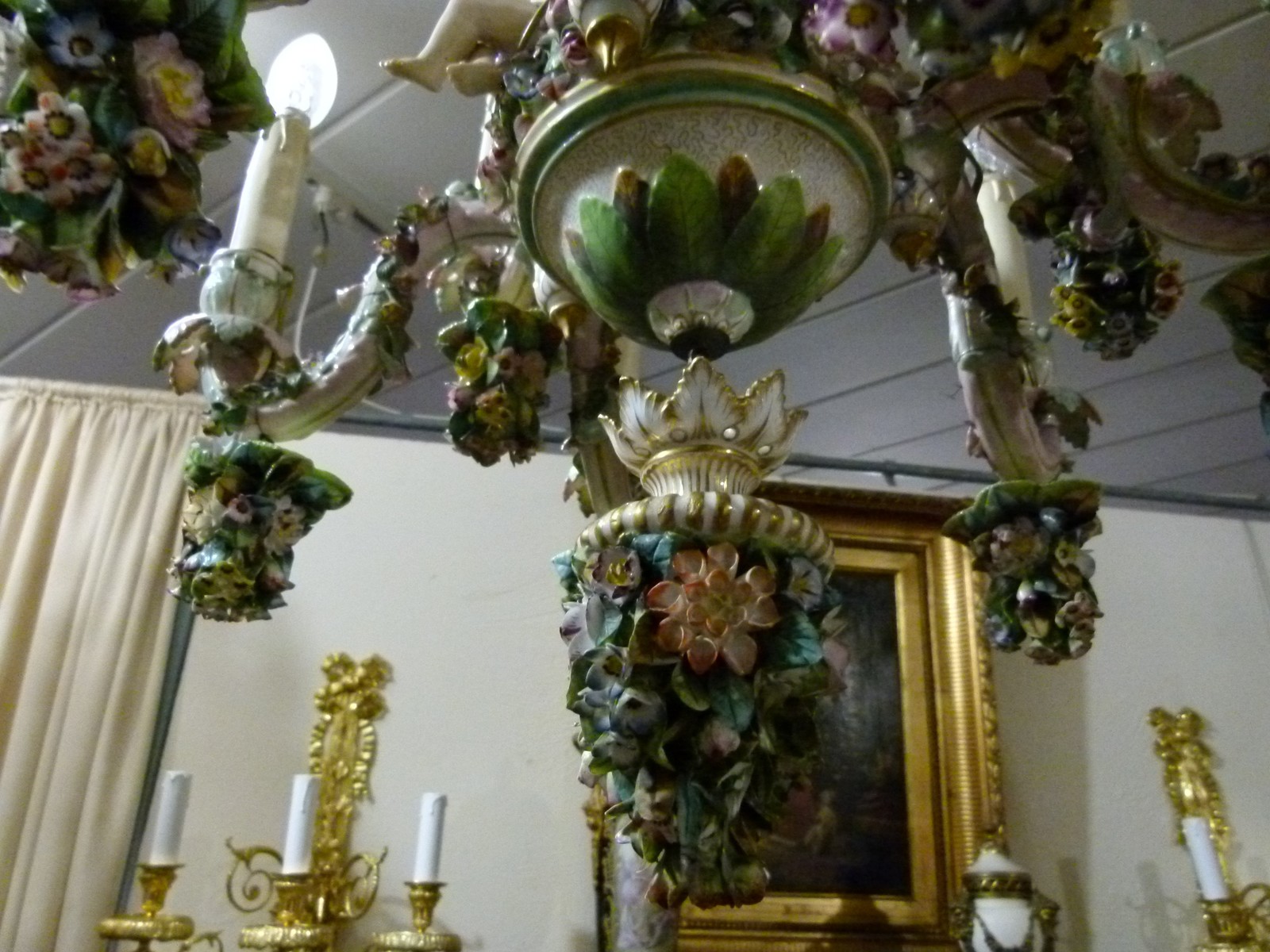 Meissen porcelain lamp with putti,s and flowers