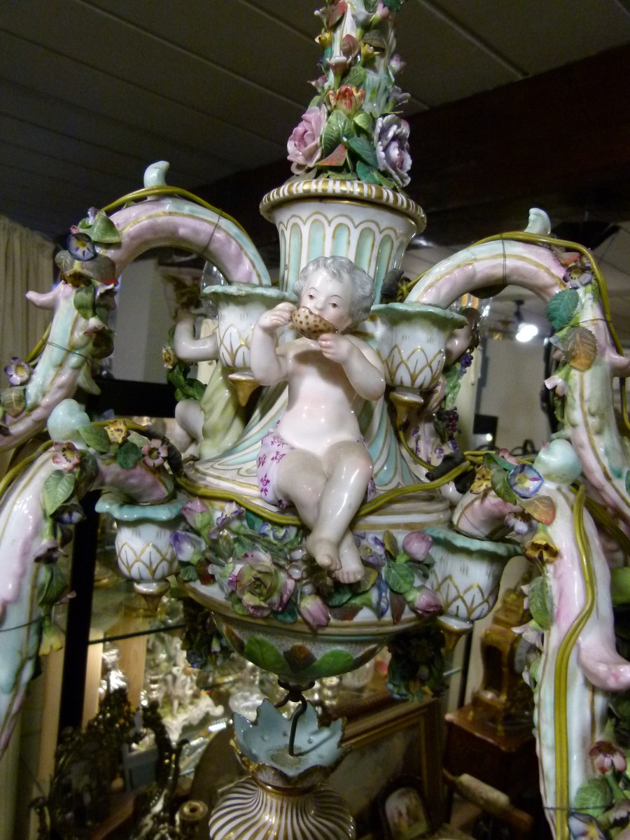 Meissen porcelain lamp with putti,s and flowers