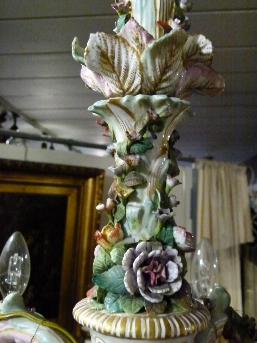 Meissen porcelain lamp with putti,s and flowers