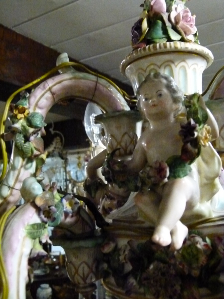 Meissen porcelain lamp with putti,s and flowers