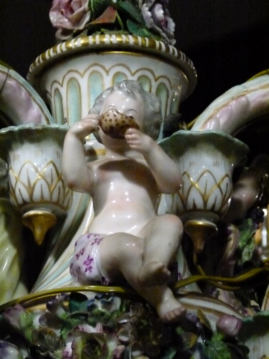 Meissen porcelain lamp with putti,s and flowers