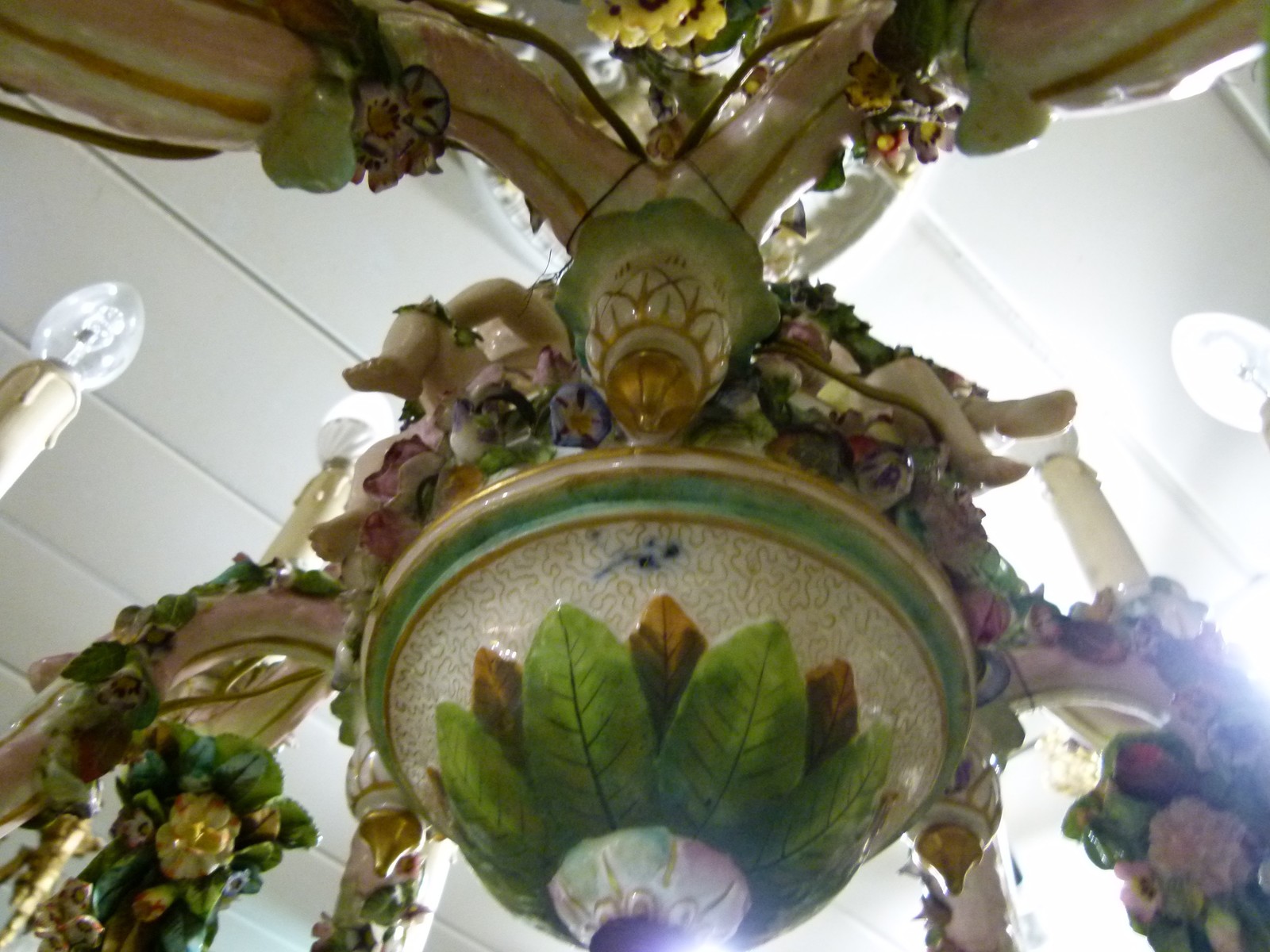 Meissen porcelain lamp with putti,s and flowers