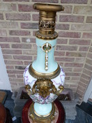 Napoleon 3 style Oil lamp with gilded bronze in porcelain, France 1860