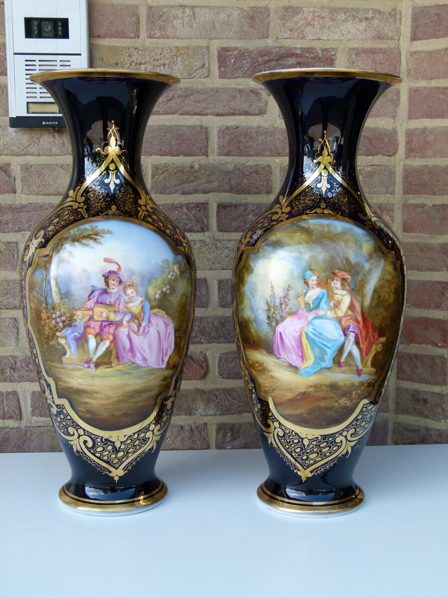 Napoleon 3 Pair cobalt bleu vases with romantic scenes