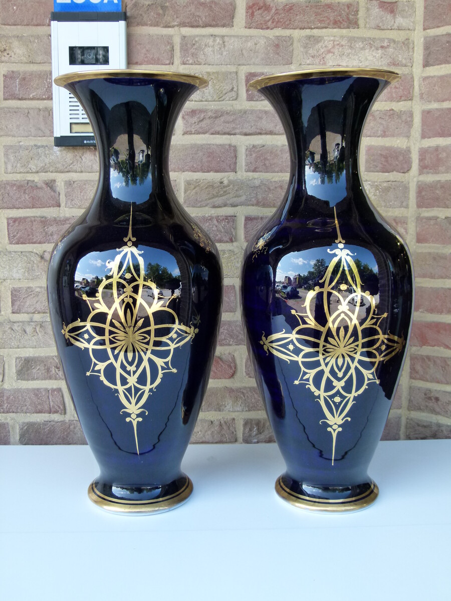 Napoleon 3 Pair cobalt bleu vases with romantic scenes