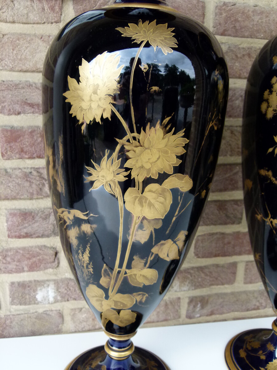 Napoleon 3 Pair vases in cobalt blue and gilt decoration of flowers