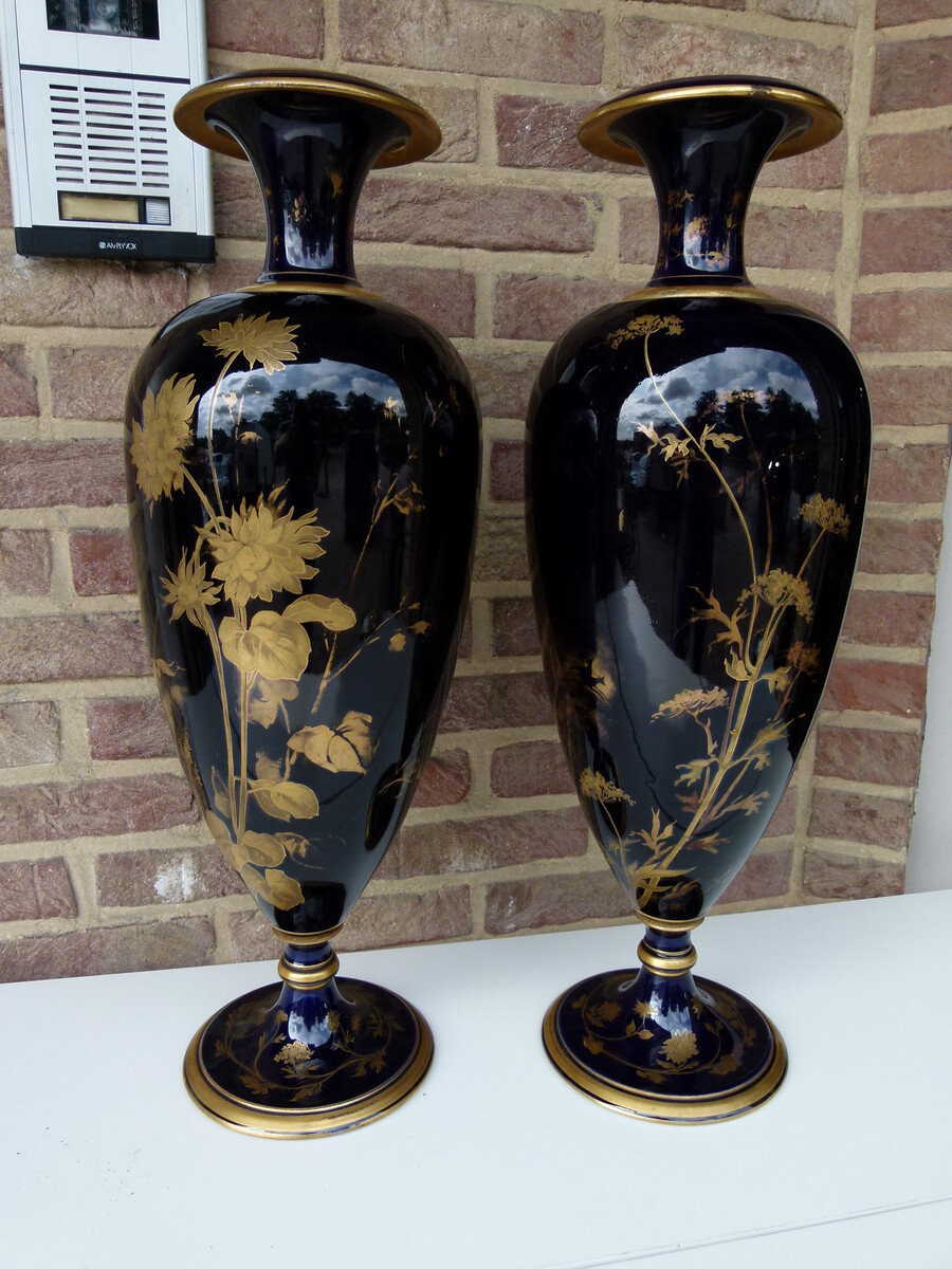 Napoleon 3 Pair vases in cobalt blue and gilt decoration of flowers