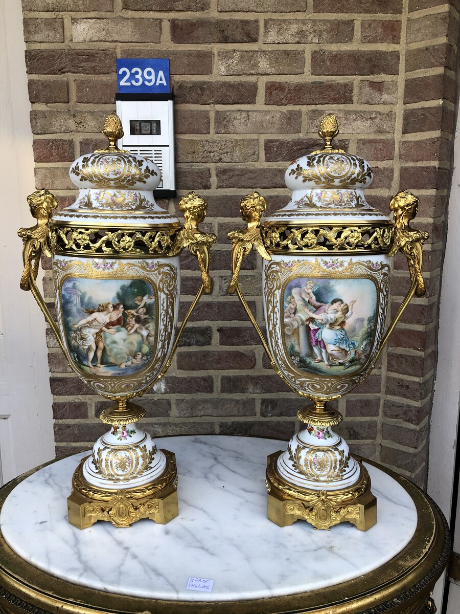 Napoleon 3 Pair vases with gilt ormolu and romantic scenes