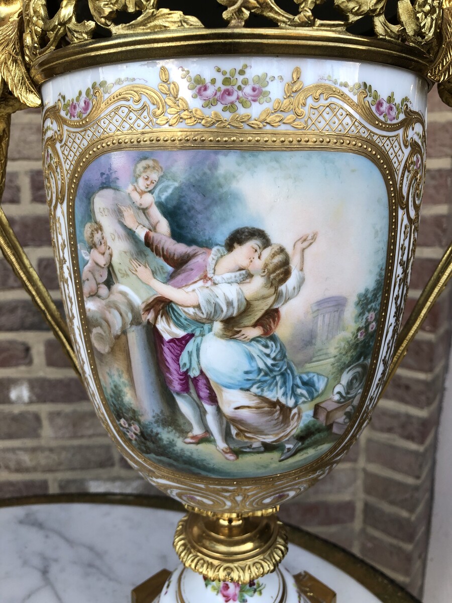 Napoleon 3 Pair vases with gilt ormolu and romantic scenes