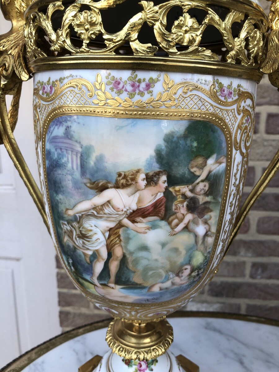 Napoleon 3 Pair vases with gilt ormolu and romantic scenes