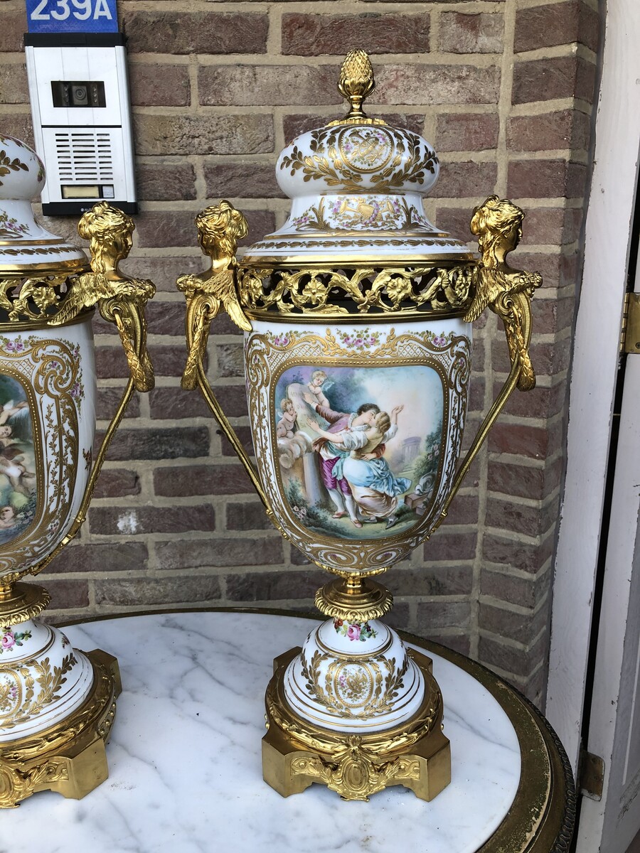 Napoleon 3 Pair vases with gilt ormolu and romantic scenes