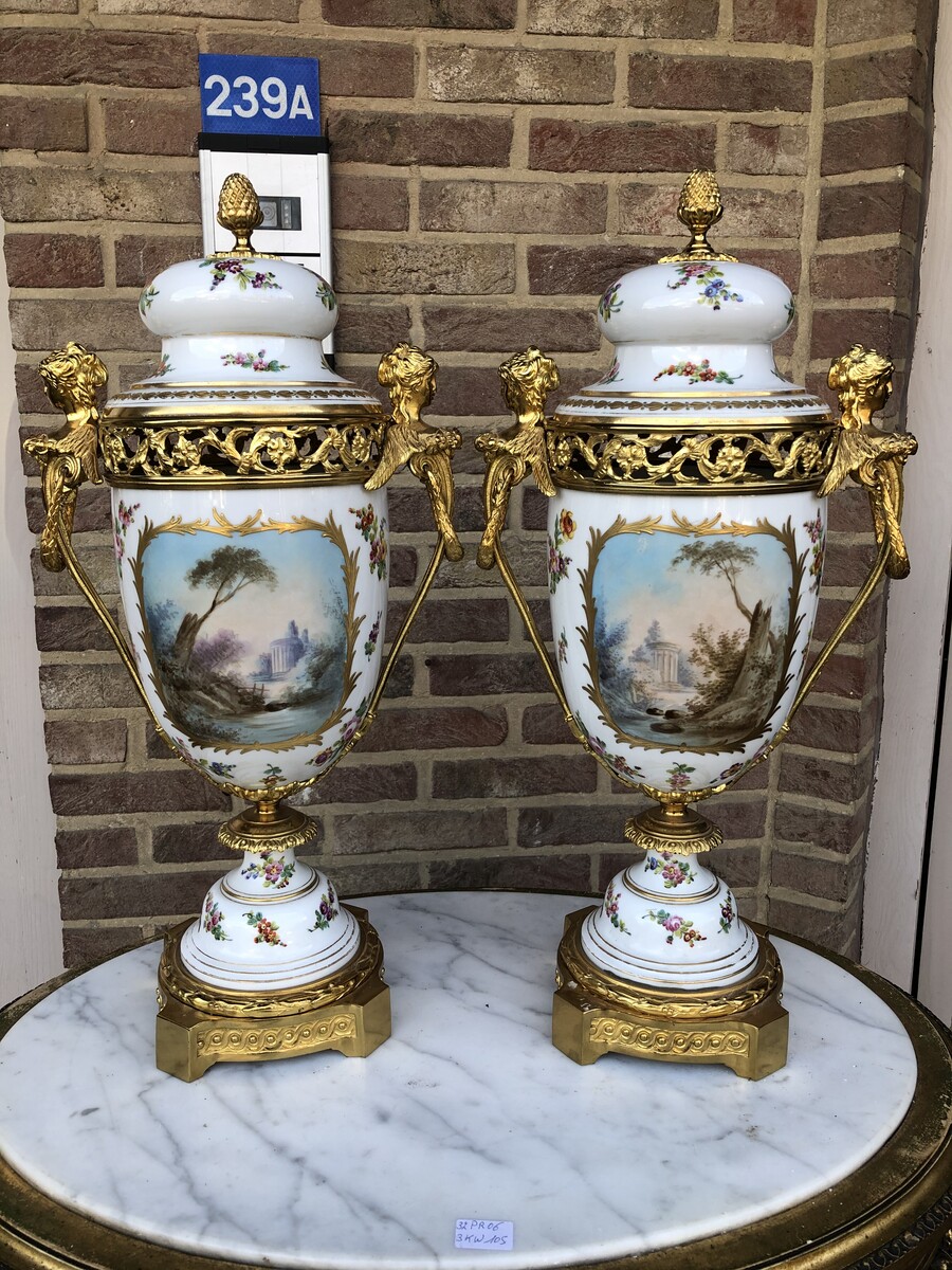 Napoleon 3 Pair vases with gilt ormolu and romantic scenes