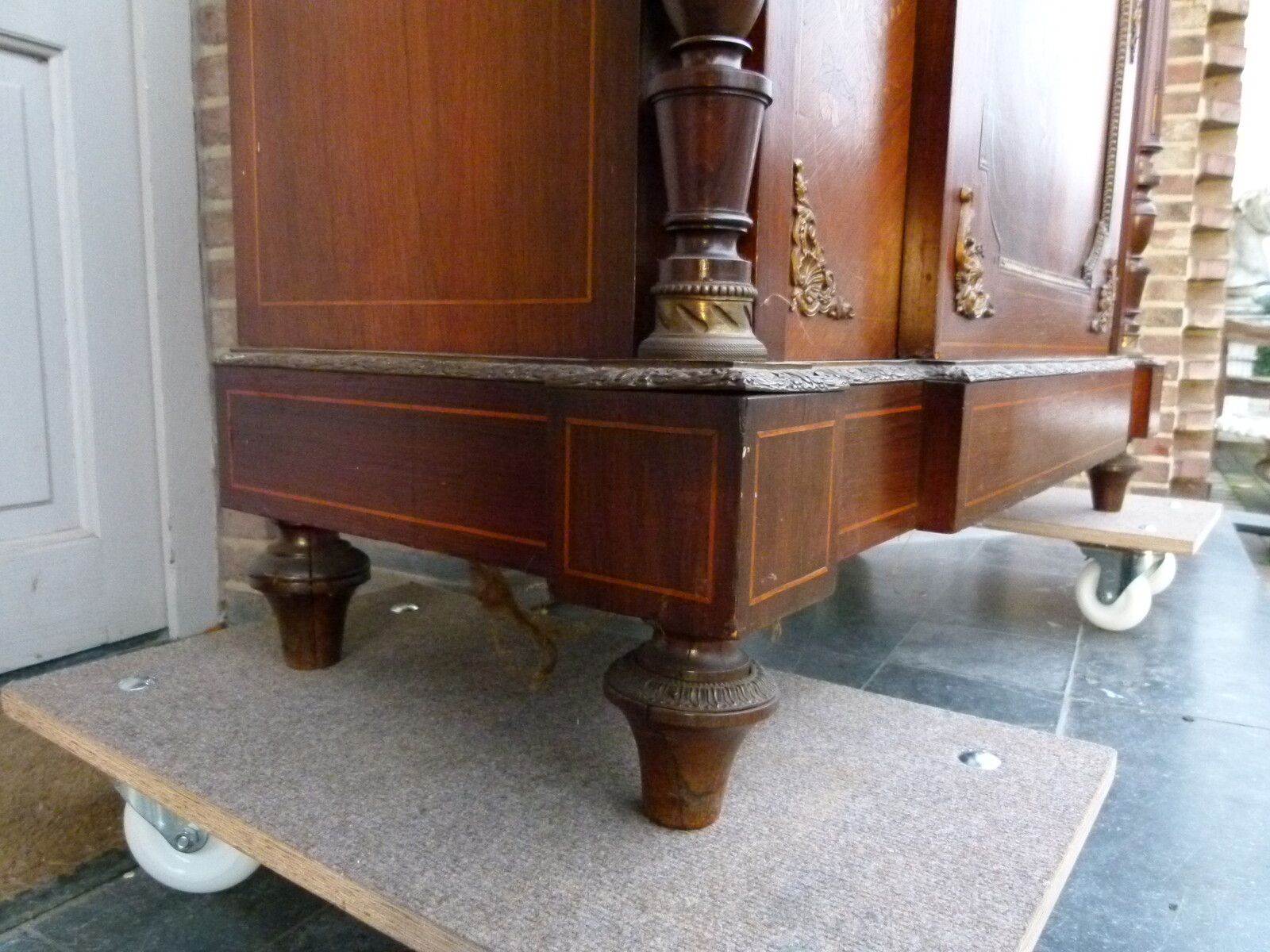 Napoleon 3 Sideboard with flowers marquetry