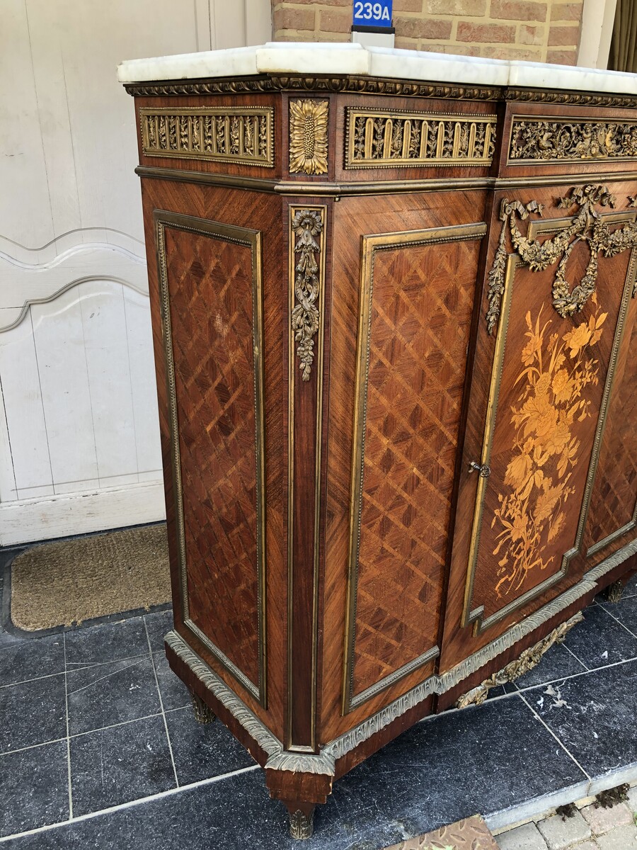 Napoleon 3 Very high quality side board with marqetry and gilt bronze