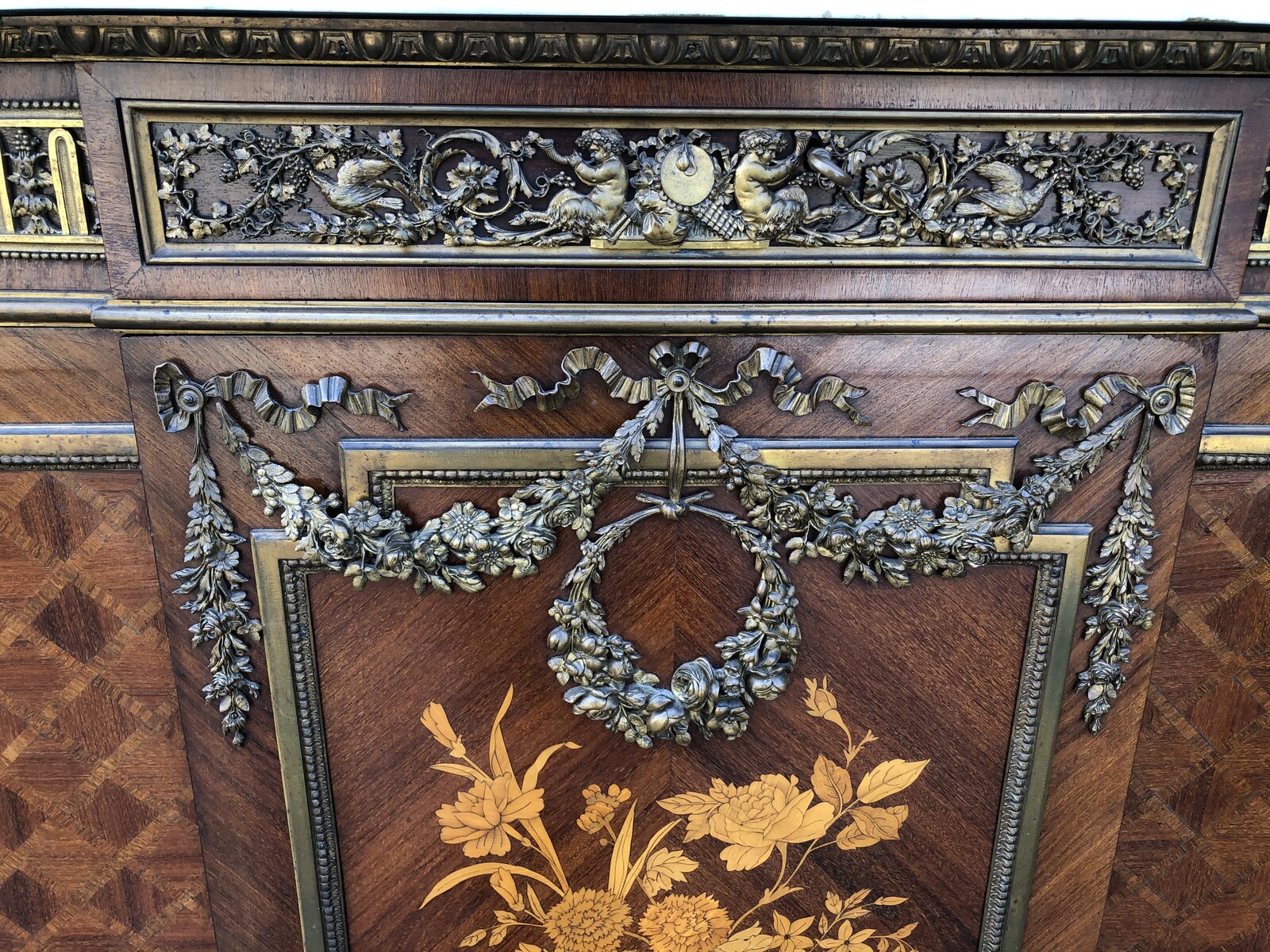 Napoleon 3 Very high quality side board with marqetry and gilt bronze