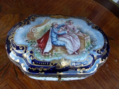 Napoleon III style Box/ bonbonniére signed Chateau des Tuileries in porcelain, France,Sévres 1880