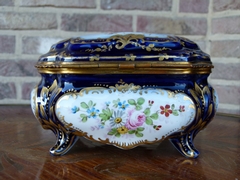 Napoleon III style Box/ bonbonniére signed Chateau des Tuileries in porcelain, France,Sévres 1880