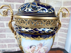 Napoleon III style Brule parfum in porcelain and gilded bronze, France,Sévres and stamped chateau des longpres 1880