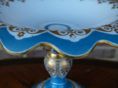 Napoleon III style Centerpiece/coupe in white and turquoise opaline with gold decoration, France 1880